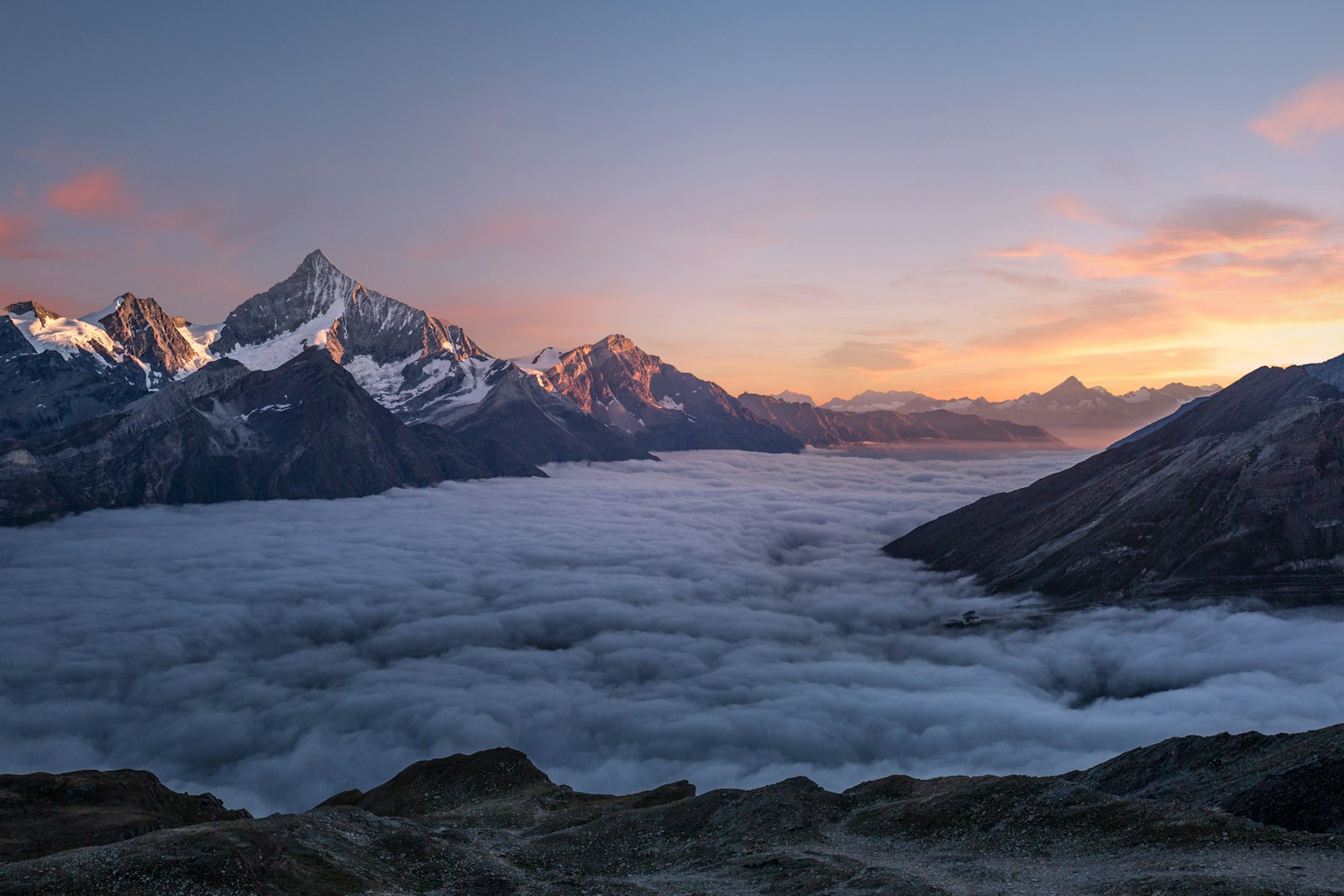 Musim Everest 2026: 1.008 Summit, Rekor Baru, dan Krisis Sampah South Col